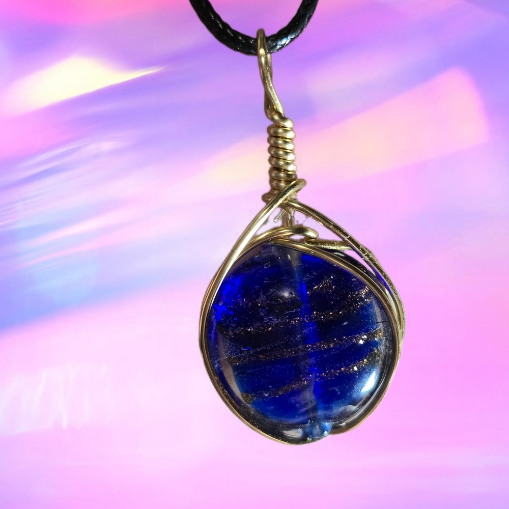 Elegant Blue and Gold Pendant Necklace